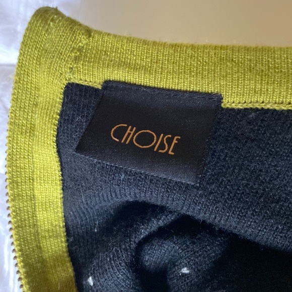 Polka dot woman’s cardigan sweater. - Picture 3 of 6